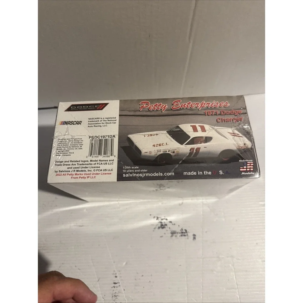 Salvinos JR Models PEDC1971DA 1:25 Flat Hood 1971 Dodge Charger Model Kit Sealed